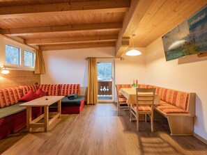 Deluxe Apartment, 2 Bedrooms | Living room - Apartment in Neustift With a ski Storage (Neustift Im Stubaital)
