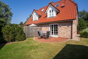 Classic House, 3 Bedrooms | Exterior - Semi-detached House in a Quiet Location in the Village of St. Peter-ording (St. Peter-Ording)