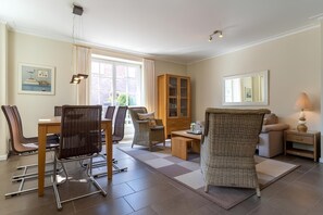 Classic House, 3 Bedrooms | Dining - Semi-detached House in a Quiet Location in the Village of St. Peter-ording (St. Peter-Ording)