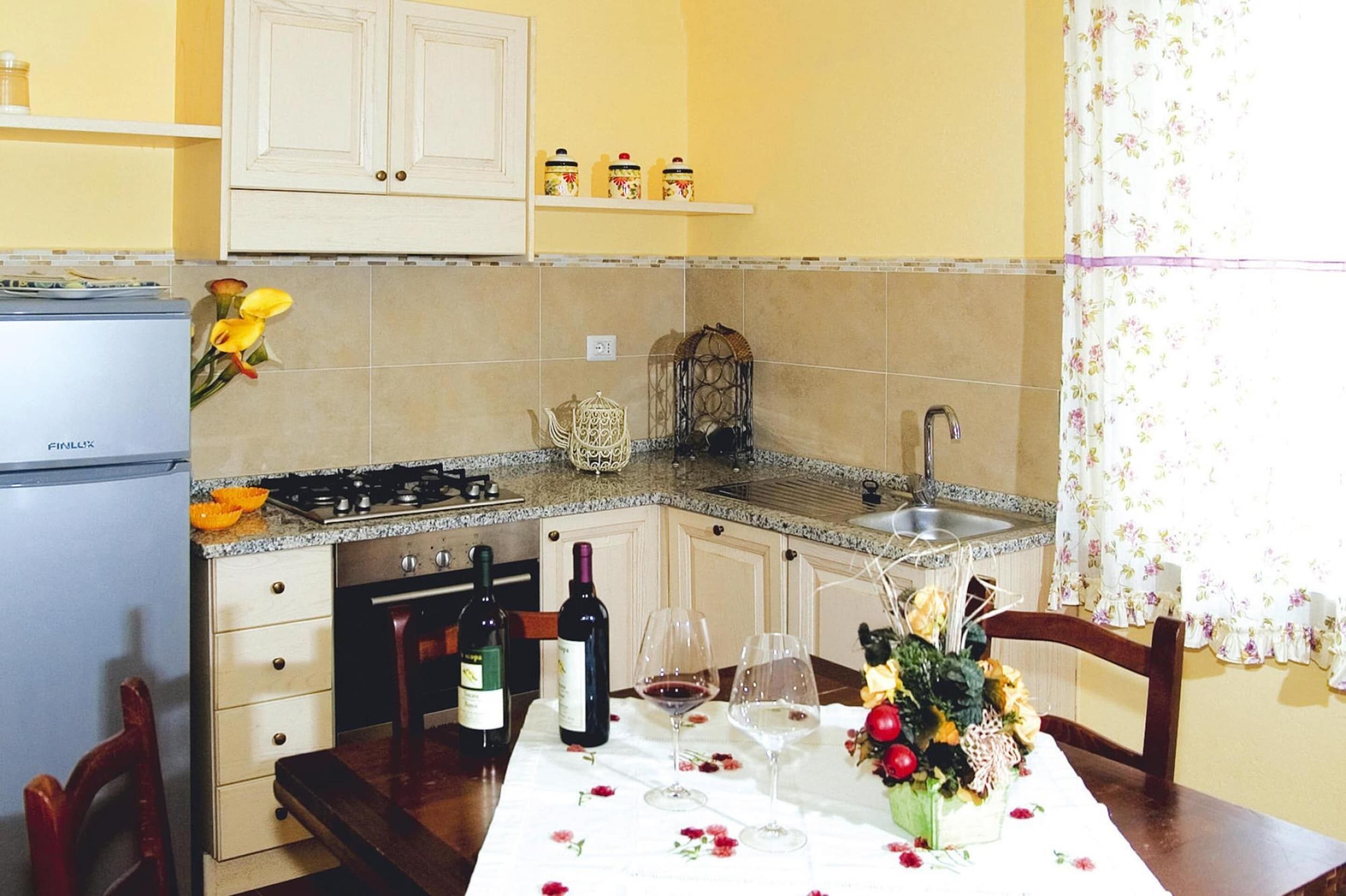 Fridge, oven, stovetop, dishwasher