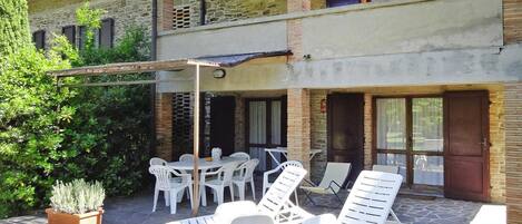 Deluxe Apartment, 2 Bedrooms | Outdoor dining