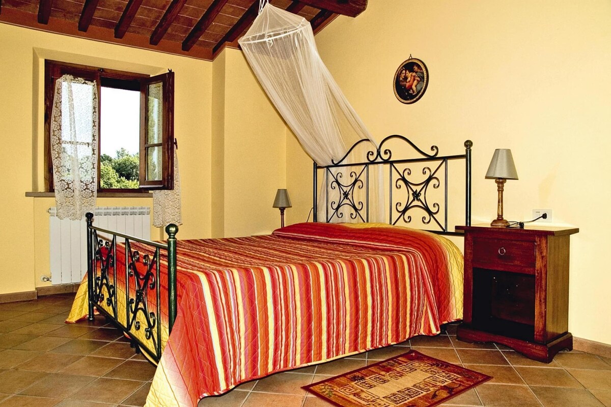 10 bedrooms, individually furnished