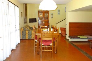 Deluxe Apartment, 2 Bedrooms | Living room - Agriturismo La Scopa, Montaione (Montaione)