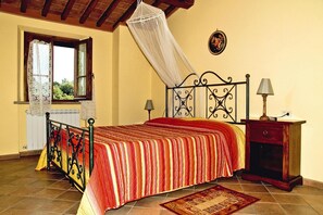 Classic Apartment, 2 Bedrooms | 10 bedrooms, individually furnished - Agriturismo La Scopa, Montaione (Montaione)