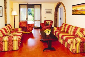 Classic Apartment, 2 Bedrooms | Living room - Agriturismo La Scopa, Montaione (Montaione)