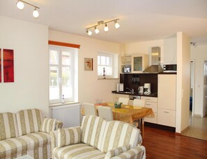 Classic Apartment, 2 Bedrooms | Living room