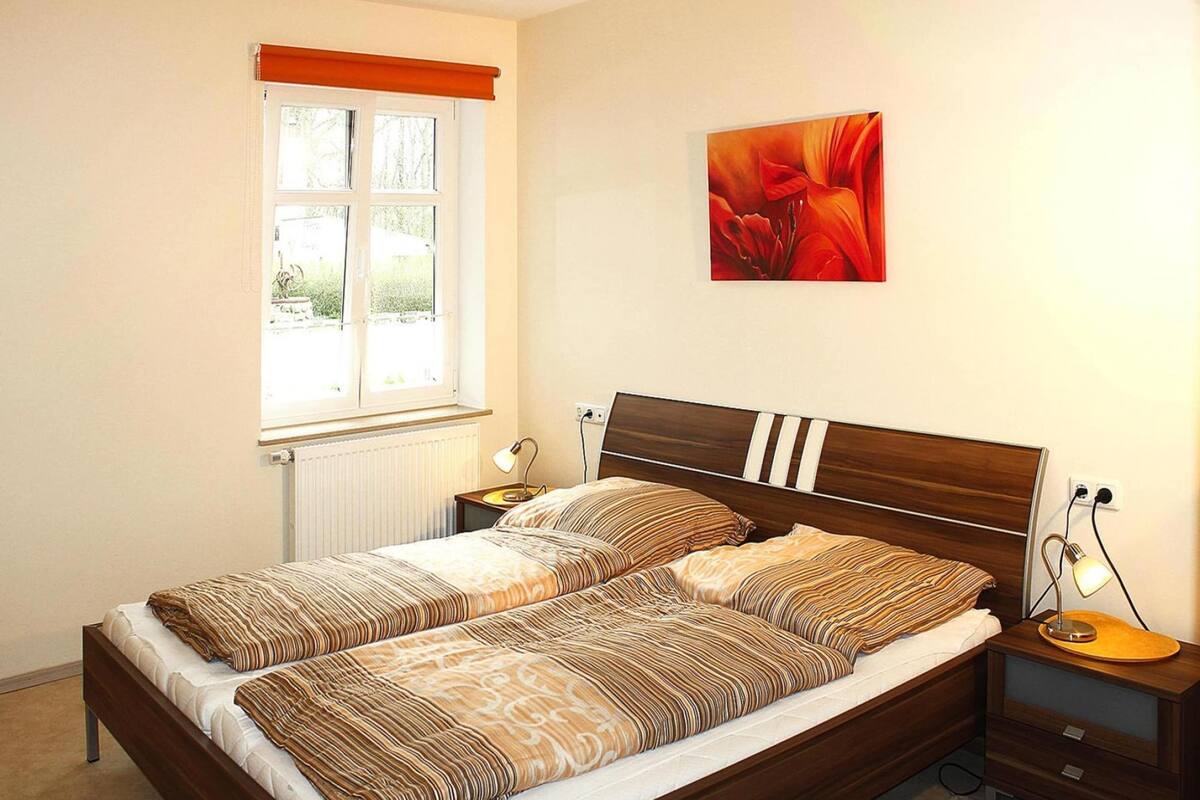 1 quarto, individualmente mobiliados, roupa de cama