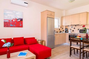 Comfort Villa, 4 Bedrooms | Living room | DVD player - Villa in Nopigia With Shared Pool (Kissamos)