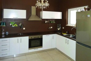 Deluxe Villa, 3 Bedrooms | Private kitchen | Fridge, oven, dishwasher, coffee/tea maker - Villa in Nopigia With Shared Pool (Kissamos)