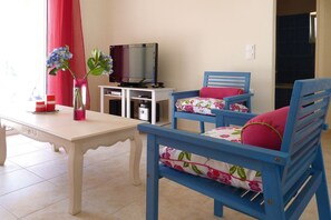 Villa Confort, 4 chambres | Salle de séjour | Lecteur de DVD