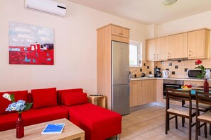 คลาสสิกวิลล่า, 4 ห้องนอน | ห้องนั่งเล่น | เครื่องเล่นดีวีดี