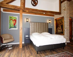10 bedrooms, individually furnished