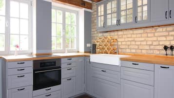 Elite House, 1 Bedroom | Private kitchen | Fridge, oven, dishwasher, coffee/tea maker