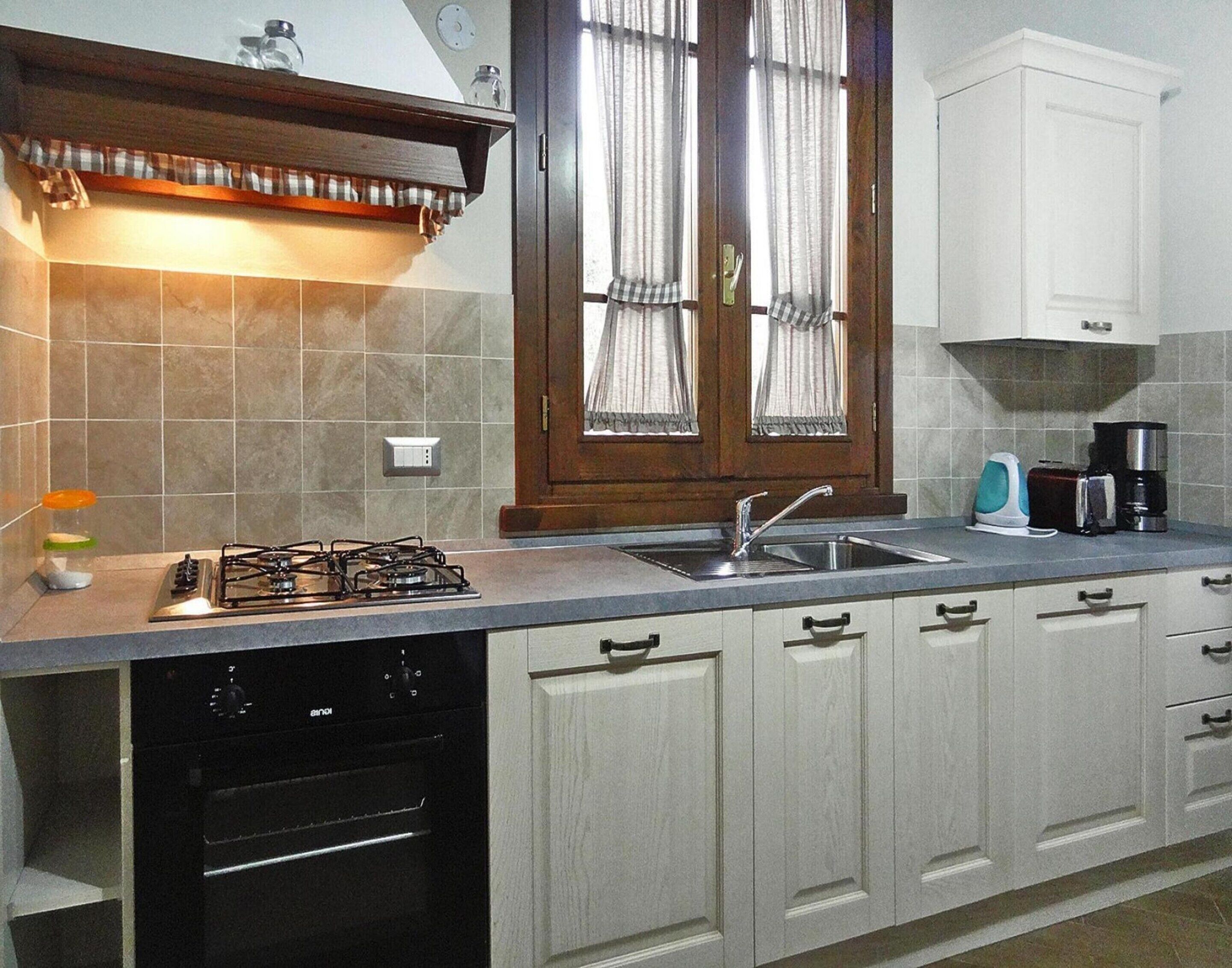 Comfort Apartment, 2 Bedrooms | Dapur peribadi | Peti sejuk, ketuhar, mesin basuh pinggan mangkuk, pembancuh kopi/teh 