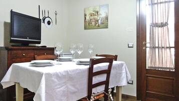 Comfort Apartment, 2 Bedrooms | Tempat makan