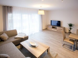 Comfort Apartment, 2 Bedrooms | Living room