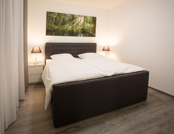 Classic Apartment, 2 Bedrooms | 3 bedrooms, individually furnished, bed sheets