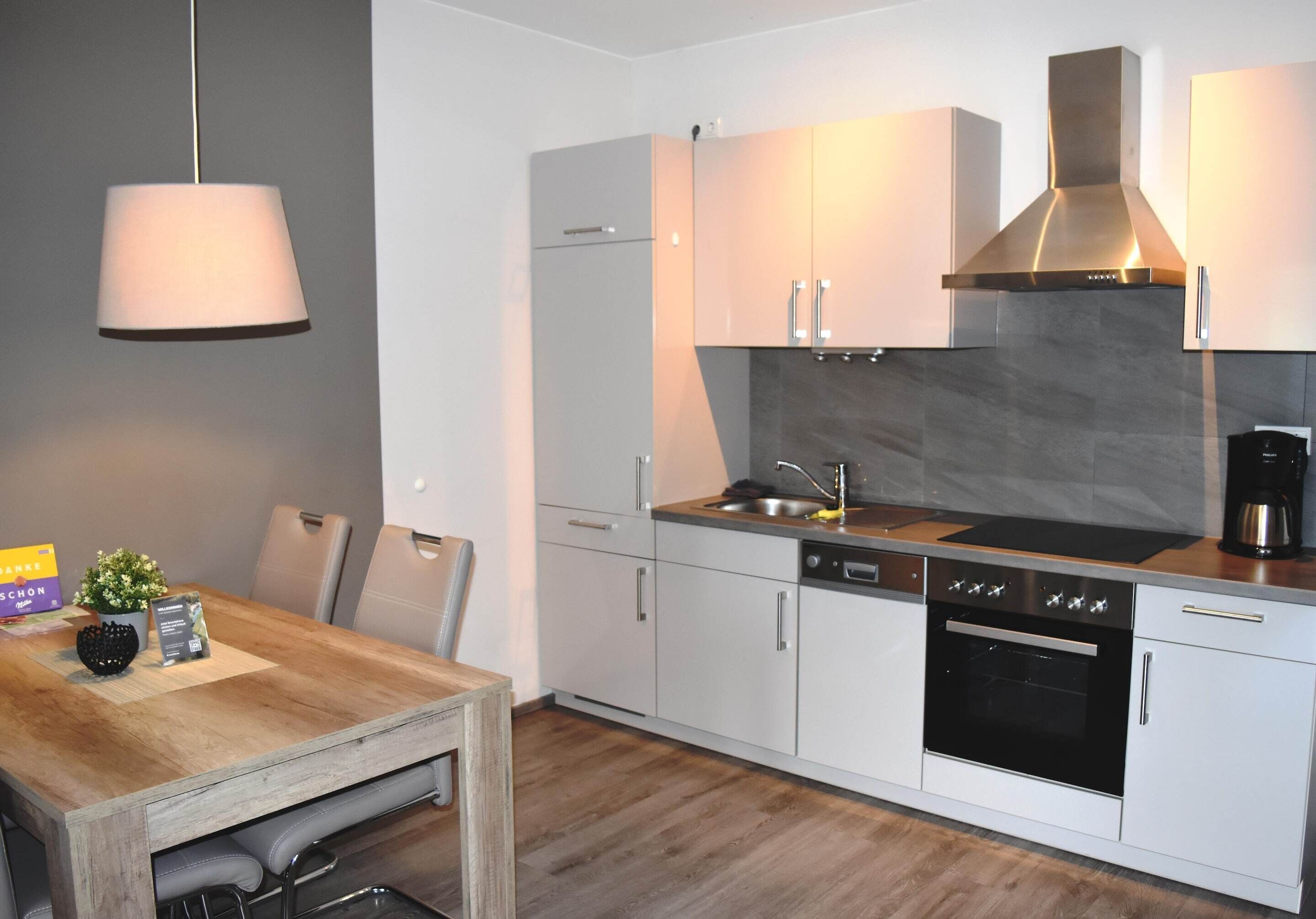 Fridge, oven, dishwasher, coffee/tea maker