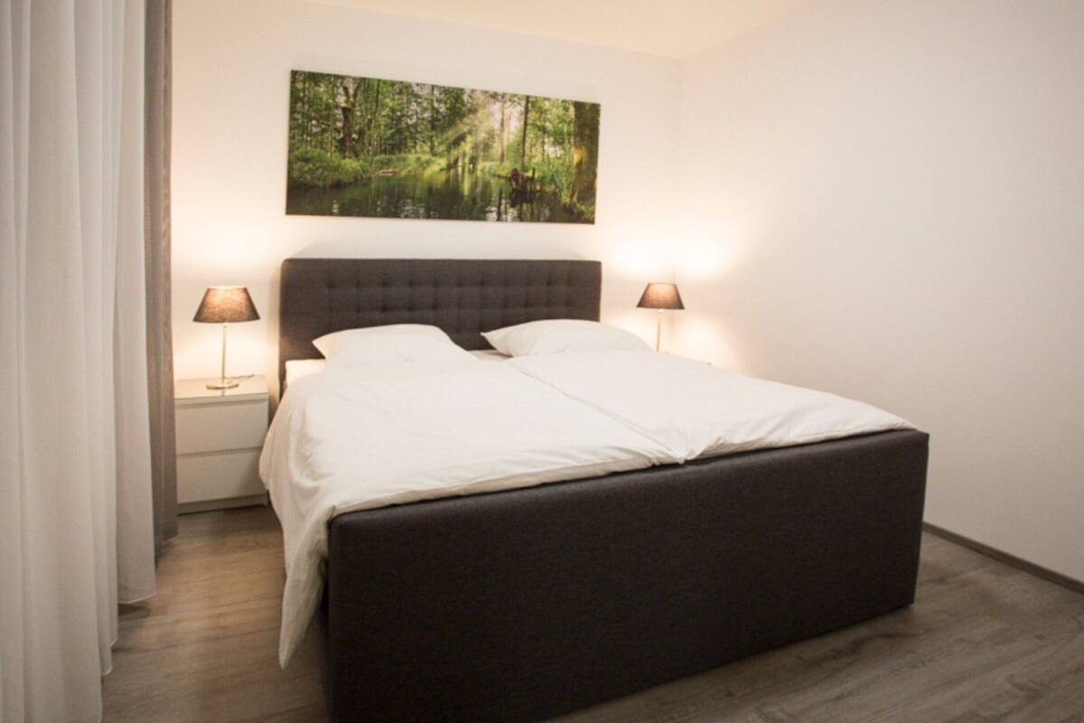Comfort-Apartment, 2 Schlafzimmer | 3 Schlafzimmer, individuell eingerichtet, Bettwäsche