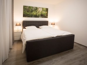 3 sovrum, unika möbler och sängkläder