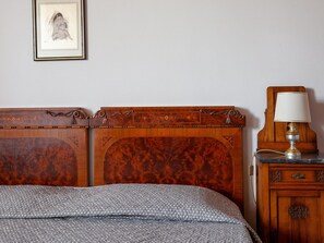 Deluxe Apartment, 2 Bedrooms | 8 bedrooms, individually furnished, iron/ironing board, bed sheets - Cosy Agriturismo in Toscana With Outdoor Swimming Pool (Peccioli)