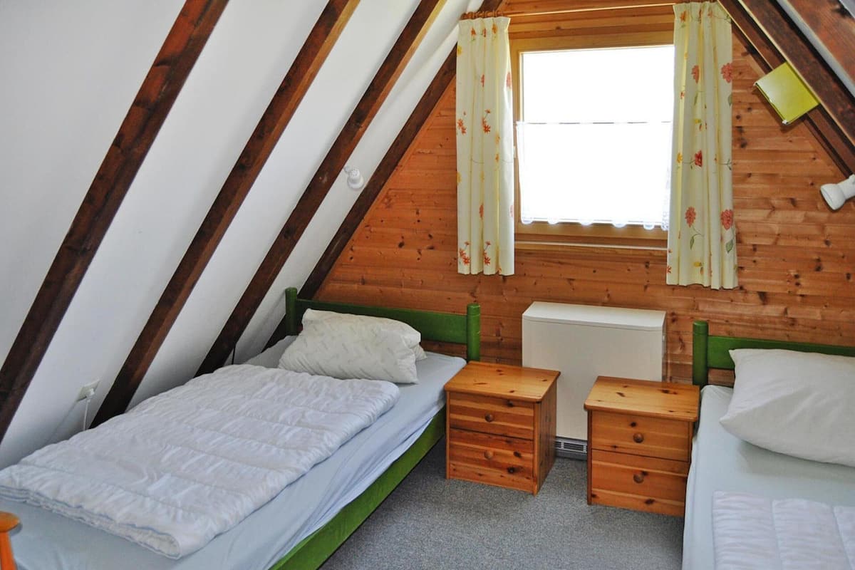 10 bedrooms, bed sheets