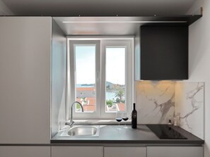 Appartement Deluxe, 2 chambres | Cuisine privée | Réfrigérateur, micro-ondes, lave-vaisselle, bouilloire électrique