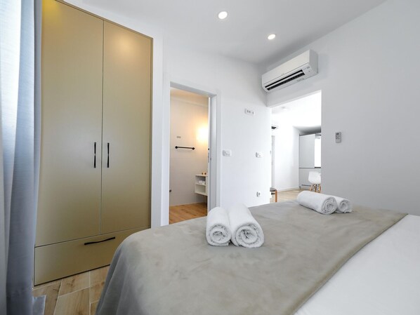 6 bedrooms, individually furnished - Apartments Dalmatia in Preko, Island Ugljan, With Swimmingpool (Preko)