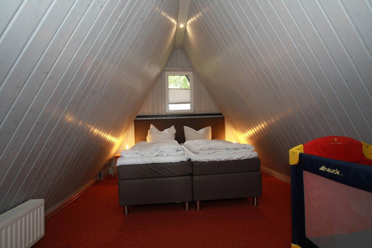 3 bedrooms, individually furnished, bed sheets