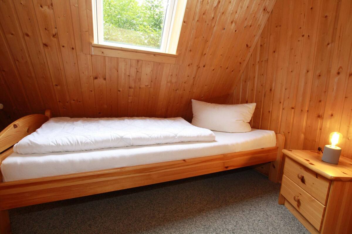 Hus Deluxe - 3 sovrum | 3 sovrum, unika möbler och sÀngklÀder