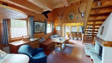 Comfort Chalet, 4 Bedrooms | Living room | Fireplace