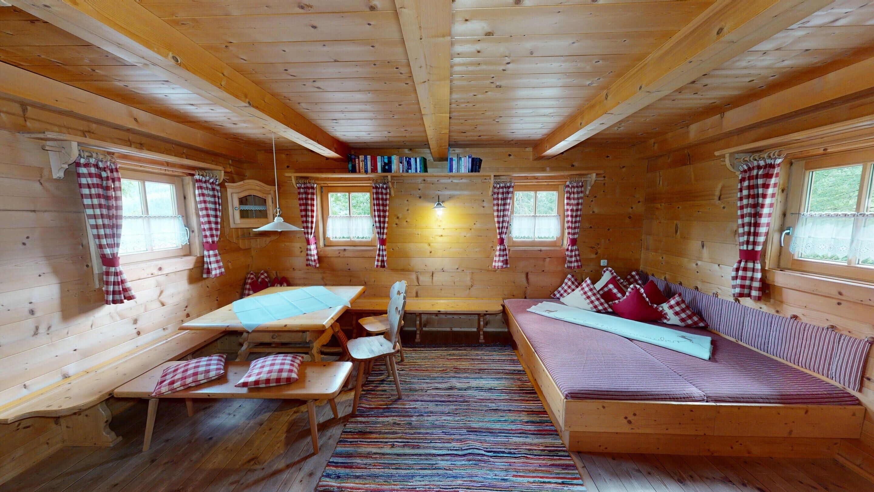 Classic-Chalet, 2 Schlafzimmer | Wohnzimmer | Kamin