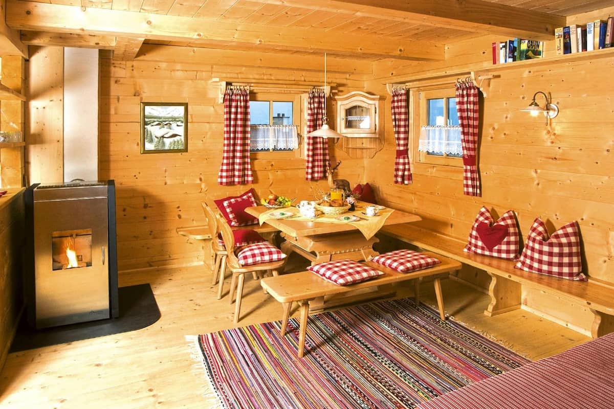 Deluxe Chalet, 4 Bedrooms | Living room | Fireplace