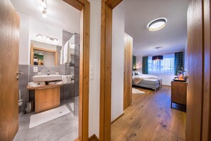 Deluxe Apartment, 3 Bedrooms | Bathroom | Shower, hair dryer