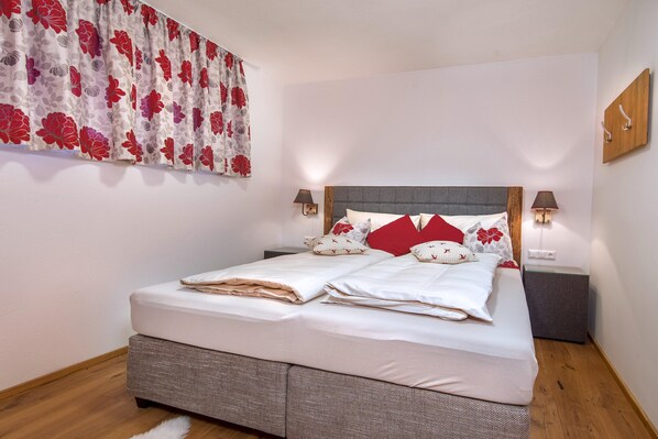 9 chambres, ameublement personnalisé, draps fournis