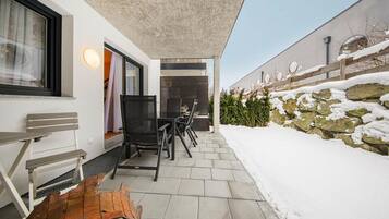 Comfort Apartment, 4 Bedrooms | Outdoor dining
