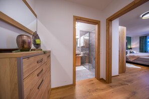9 chambres, ameublement personnalisé, draps fournis