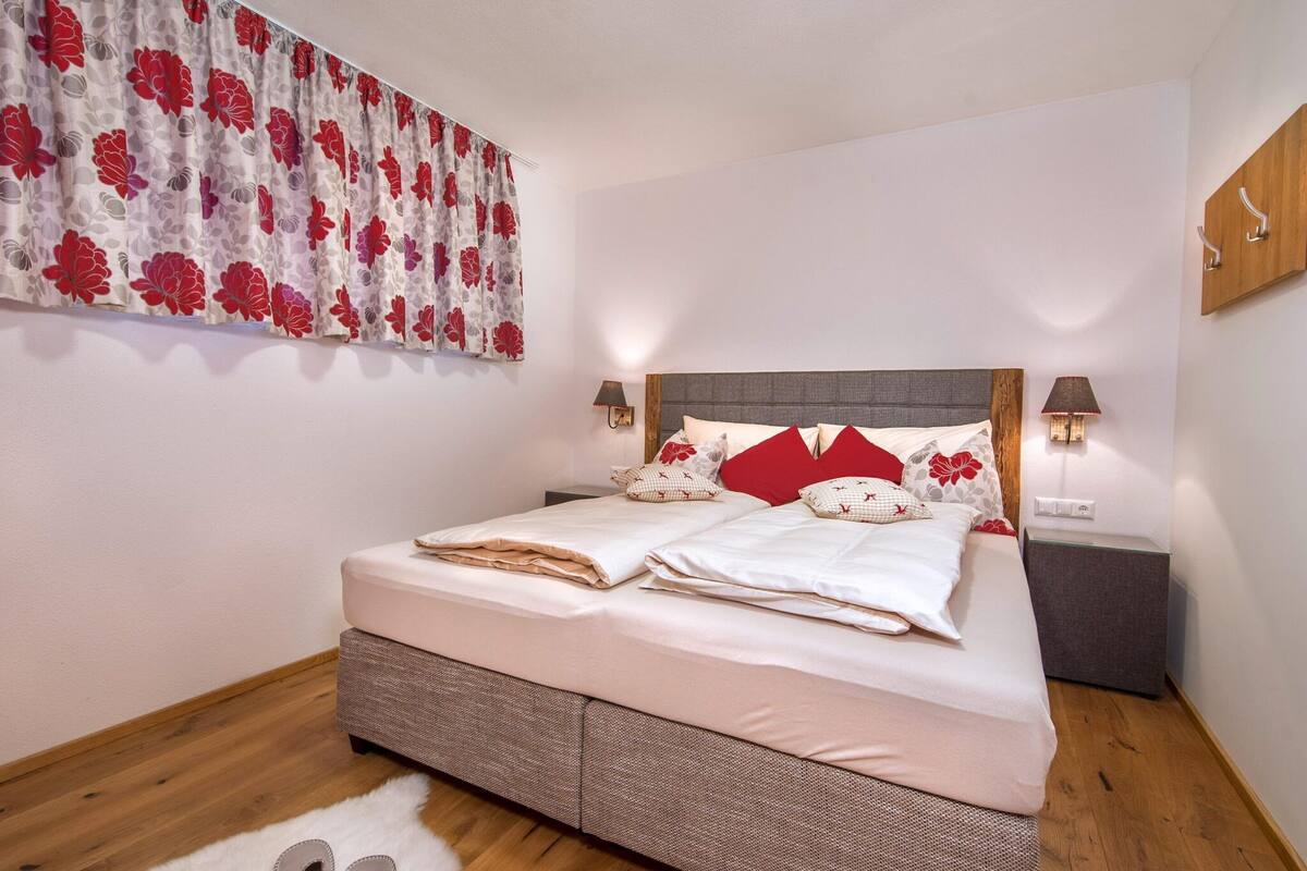3 bedrooms, individually furnished, bed sheets