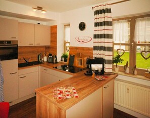 Elite Apartment, 2 Bedrooms | Private kitchen | Fridge, oven, stovetop, coffee/tea maker - Am Weberfeld, Bodenmais (Bodenmais)