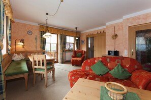 Comfort Apartment, 2 Bedrooms | Living room