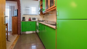 Private kitchen - Apartments in House Liveric, in Vir at the Beach (Vir)
