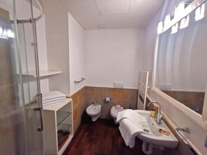 Comfort Apartment, 2 Bedrooms | Bathroom - Apartment in my own With Terrace (Meina)