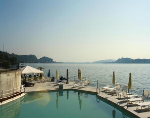 Deluxe Apartment, 2 Bedrooms | Pool | Outdoor pool - Apartment in my own With Terrace (Meina)