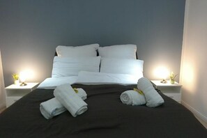 1 bedroom, iron/ironing board, travel crib, free WiFi - HANNIBAL - Design Apartment Amaryllis 3 (Wolfsburg)