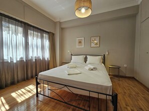 4 bedrooms, iron/ironing board, travel crib, free WiFi