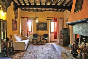 Comfort Villa, 6 Bedrooms | Living room | Fireplace, DVD player