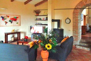 Fireplace, DVD player