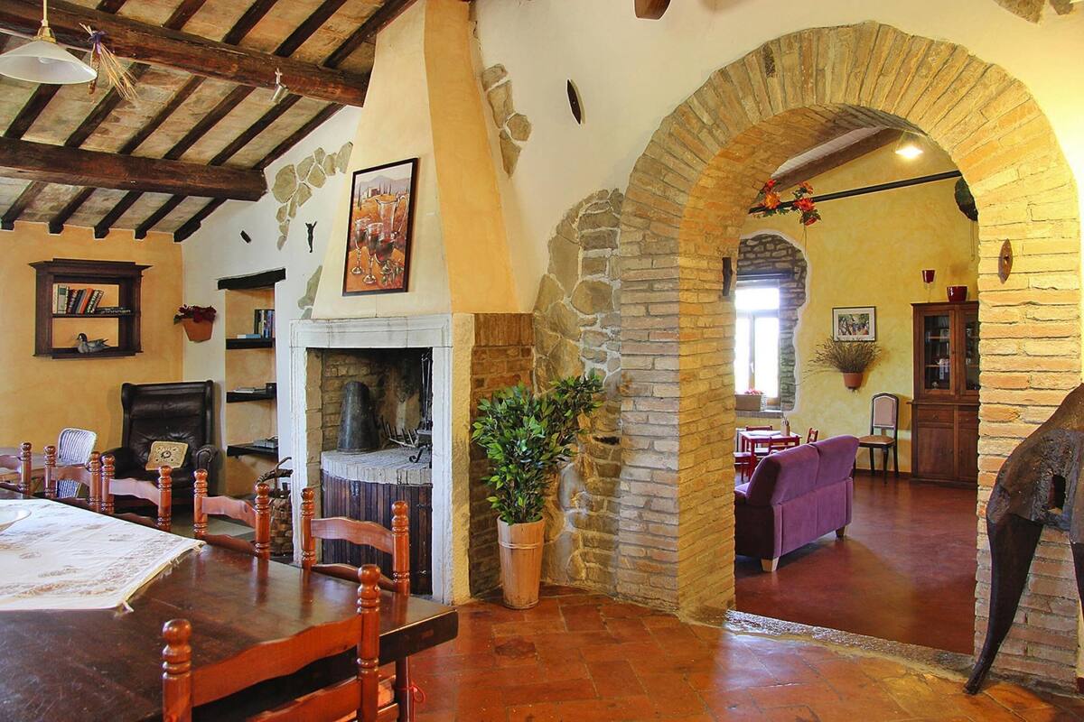 Comfort Villa, 6 Bedrooms | Living room | Fireplace, DVD player