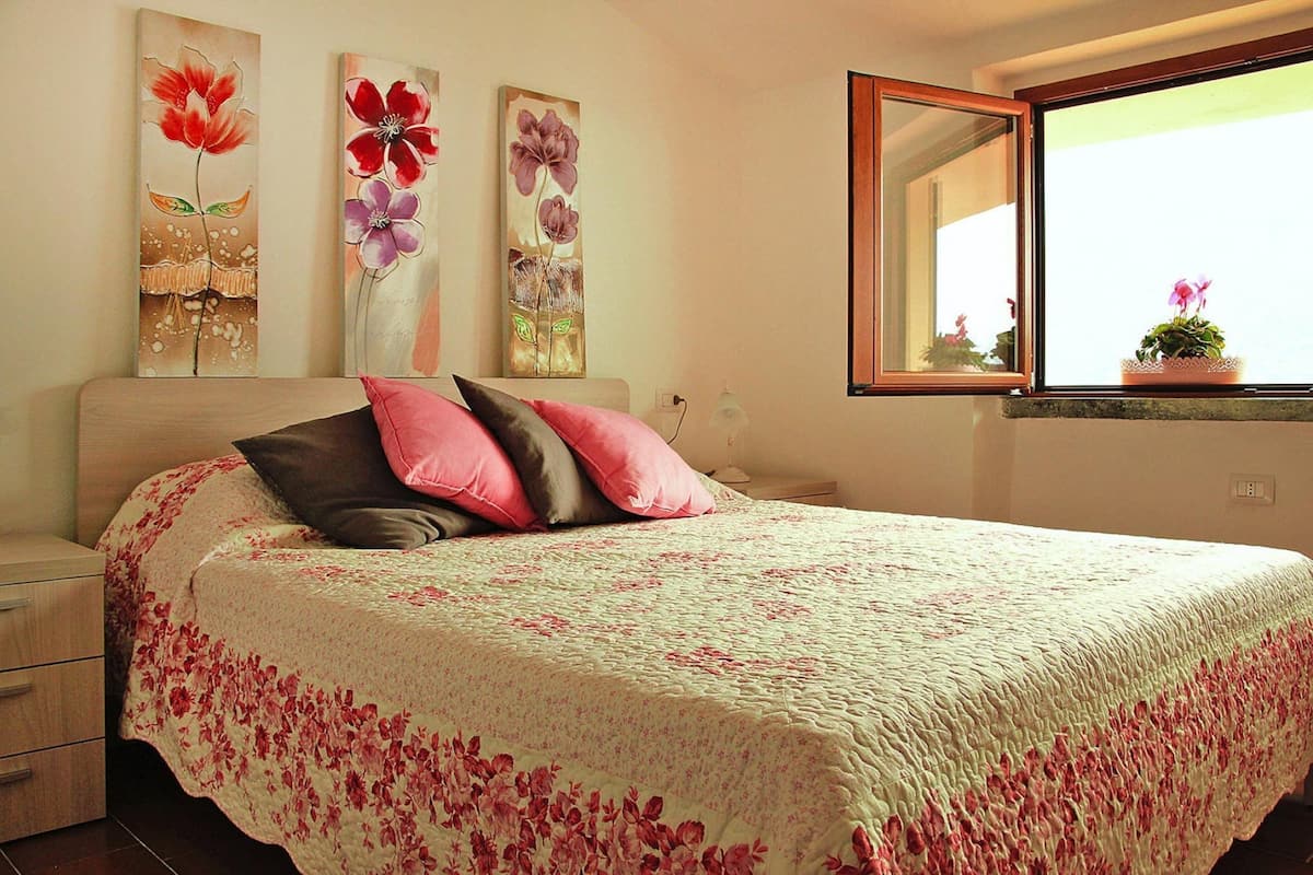 6 Schlafzimmer, individuell eingerichtet, Bettwäsche