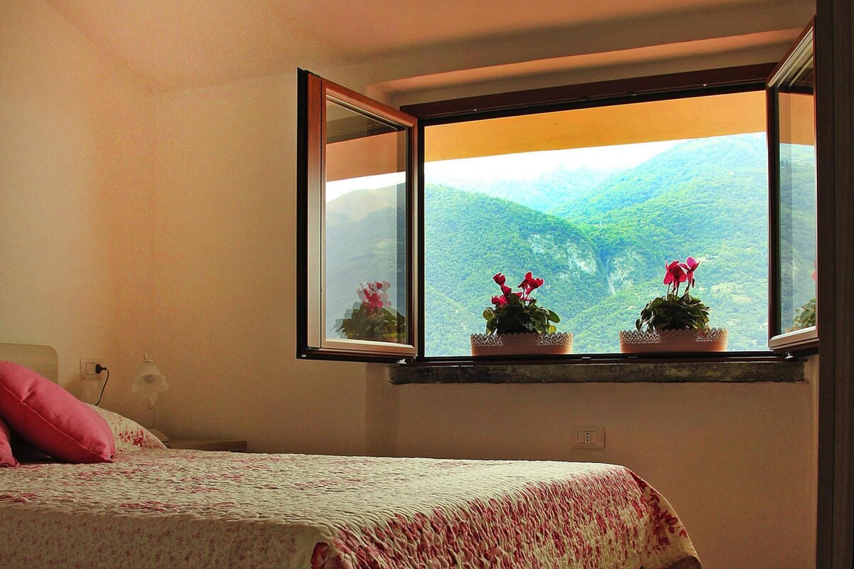 6 camere, con arredamento individuale, lenzuola